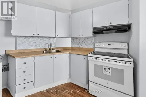 2020 Jasmine Crescent Ottawa ON K1J 8K5
