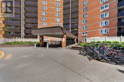 2020 Jasmine Crescent Ottawa ON K1J 8K5