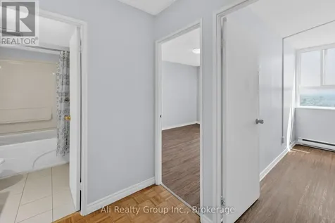 2020 Jasmine Crescent Ottawa ON K1J 8K5