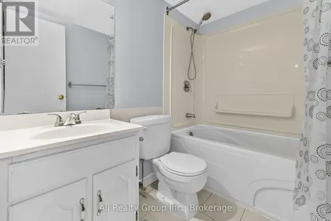 2020 Jasmine Crescent Ottawa ON K1J 8K5