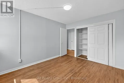 2020 Jasmine Crescent Ottawa ON K1J 8K5