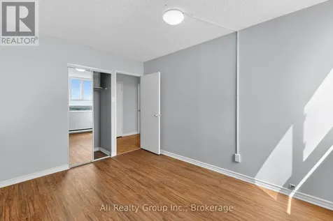 2020 Jasmine Crescent Ottawa ON K1J 8K5
