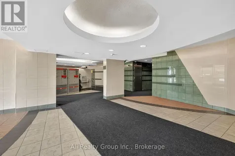 2020 Jasmine Crescent Ottawa ON K1J 8K5