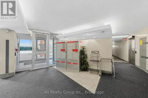 2020 Jasmine Crescent Ottawa ON K1J 8K5