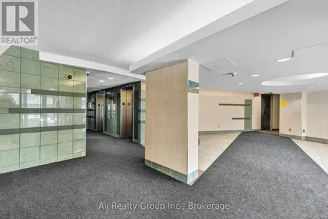 2020 Jasmine Crescent Ottawa ON K1J 8K5