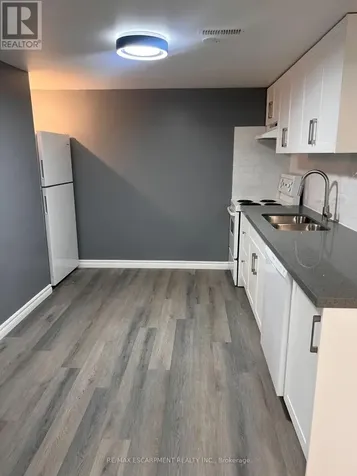 23 Ivanhoe Road Brantford ON N3R 6T9