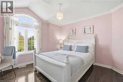 2461 Whistling Springs Crescent Oakville ON L6M 5G4