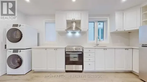 8 Airley Crescent Toronto (east York) ON M4J 4H6