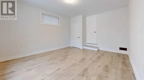 8 Airley Crescent Toronto (east York) ON M4J 4H6