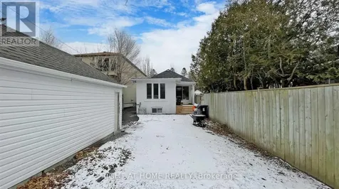 8 Airley Crescent Toronto (east York) ON M4J 4H6