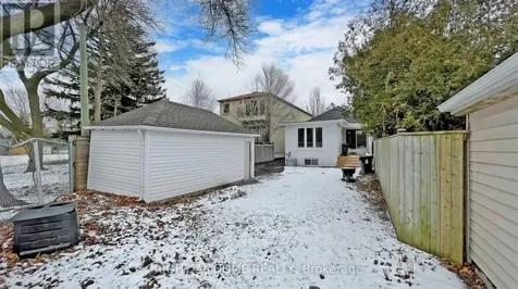 8 Airley Crescent Toronto (east York) ON M4J 4H6