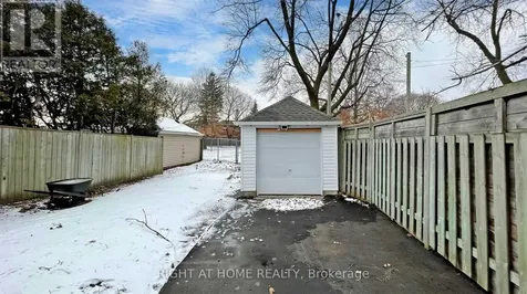 8 Airley Crescent Toronto (east York) ON M4J 4H6