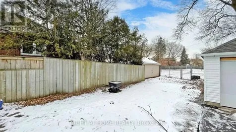 8 Airley Crescent Toronto (east York) ON M4J 4H6