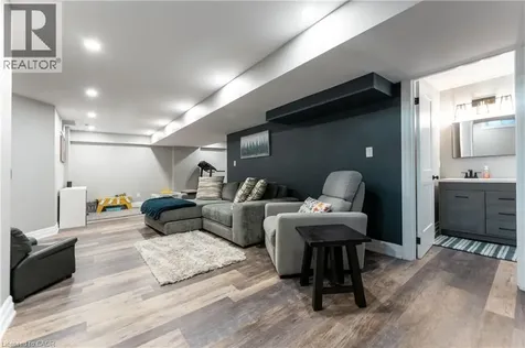 65 Niska Drive Waterdown ON L8B 0M4