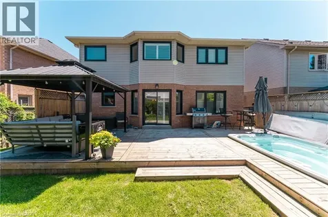 65 Niska Drive Waterdown ON L8B 0M4