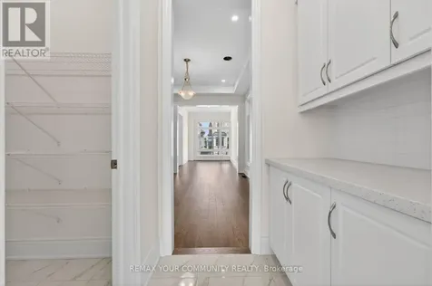 5 Garriock Hall Avenue King (king City) ON L7B 1K5