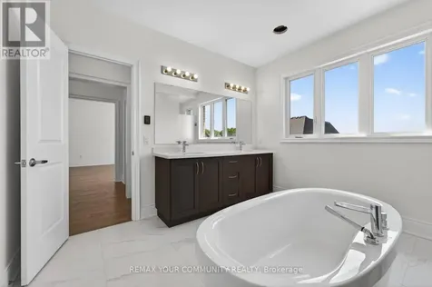 5 Garriock Hall Avenue King (king City) ON L7B 1K5