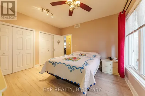 1496 Queensdale Avenue Ottawa ON K1T 4G3