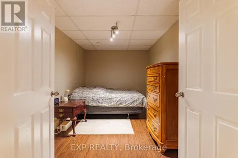 1496 Queensdale Avenue Ottawa ON K1T 4G3