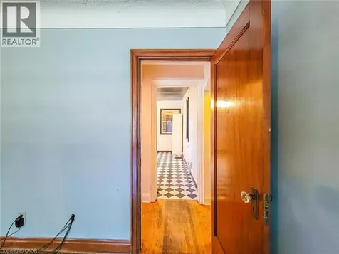 135 Wexford Avenue South Hamilton ON L8K 2N9