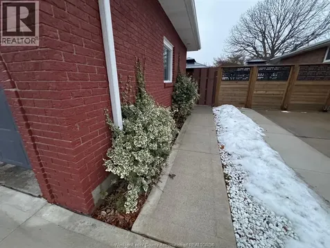 9248 Esplanade Drive Windsor ON N8R 1J1