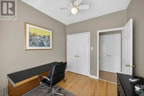 18 Chapelier Private Ottawa ON K1E 3Y1