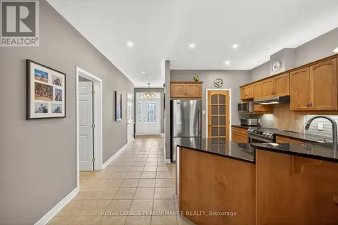 18 Chapelier Private Ottawa ON K1E 3Y1