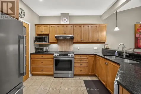 18 Chapelier Private Ottawa ON K1E 3Y1