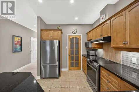 18 Chapelier Private Ottawa ON K1E 3Y1