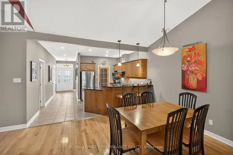 18 Chapelier Private Ottawa ON K1E 3Y1