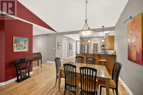 18 Chapelier Private Ottawa ON K1E 3Y1