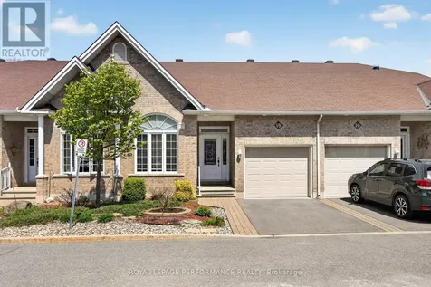 18 Chapelier Private Ottawa ON K1E 3Y1