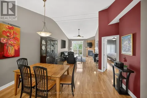18 Chapelier Private Ottawa ON K1E 3Y1