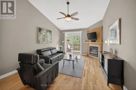 18 Chapelier Private Ottawa ON K1E 3Y1
