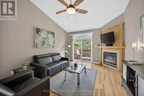 18 Chapelier Private Ottawa ON K1E 3Y1