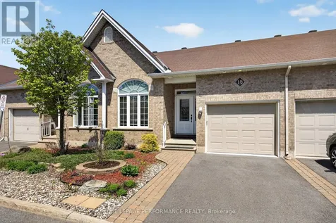 18 Chapelier Private Ottawa ON K1E 3Y1