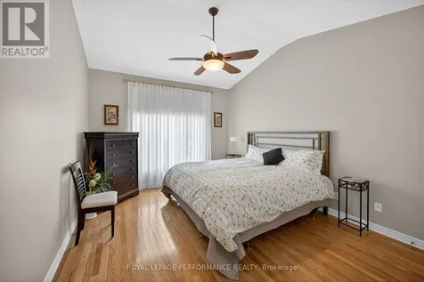 18 Chapelier Private Ottawa ON K1E 3Y1