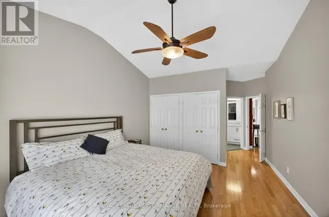 18 Chapelier Private Ottawa ON K1E 3Y1