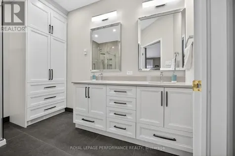 18 Chapelier Private Ottawa ON K1E 3Y1