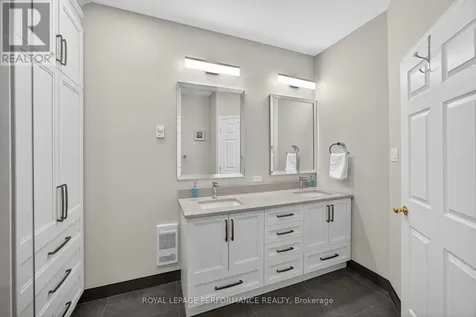 18 Chapelier Private Ottawa ON K1E 3Y1