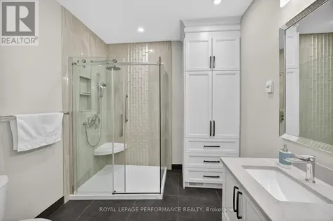 18 Chapelier Private Ottawa ON K1E 3Y1