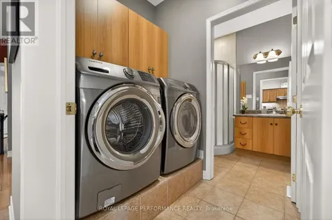 18 Chapelier Private Ottawa ON K1E 3Y1