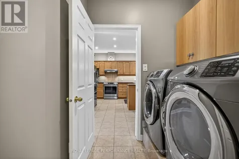 18 Chapelier Private Ottawa ON K1E 3Y1