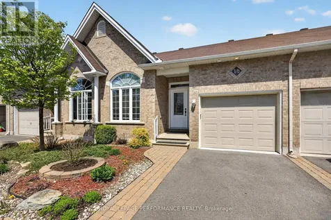 18 Chapelier Private Ottawa ON K1E 3Y1