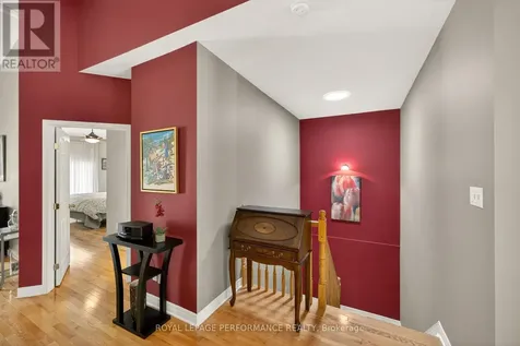 18 Chapelier Private Ottawa ON K1E 3Y1