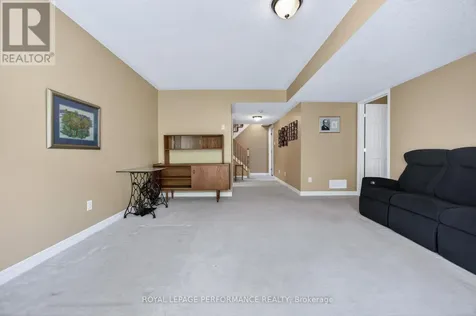18 Chapelier Private Ottawa ON K1E 3Y1