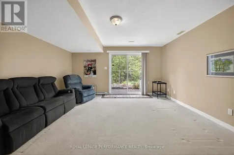 18 Chapelier Private Ottawa ON K1E 3Y1