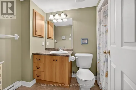 18 Chapelier Private Ottawa ON K1E 3Y1