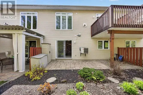 18 Chapelier Private Ottawa ON K1E 3Y1