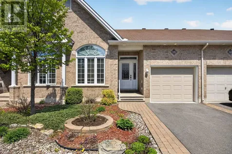 18 Chapelier Private Ottawa ON K1E 3Y1
